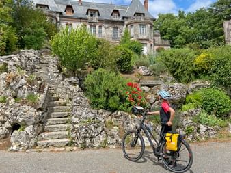 Cyclist in Truyes