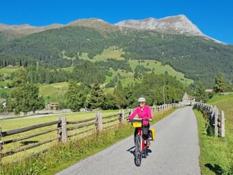 Impressions of the cycle path between Lake Reschen and Schlanders