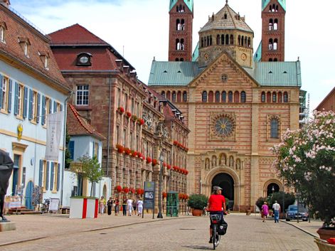 Mit dem Rad direkt zum imposanten Speyerer Dom